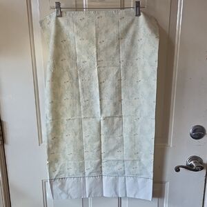 JCPenney Cream and White Fabric